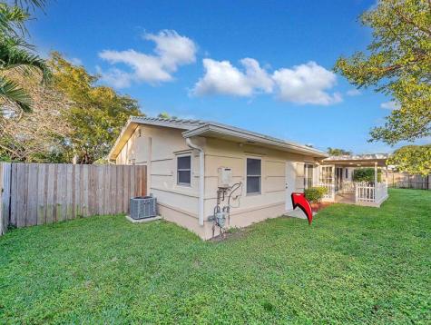 2750 SE 3rd Street Pompano Beach FL 33062