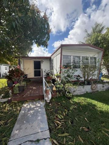 5242 SW 29th Street Davie FL 33314