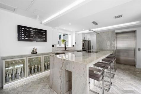 124 11TH Street Miami Beach FL 33139