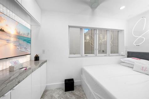 124 11TH Street Miami Beach FL 33139
