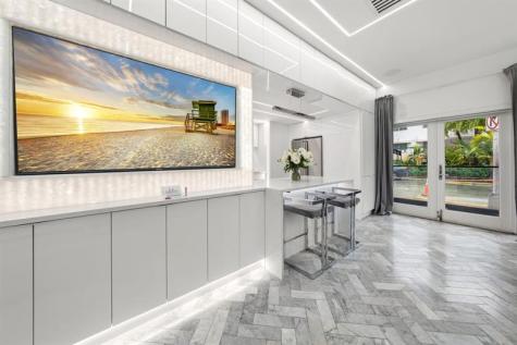 124 11TH Street Miami Beach FL 33139