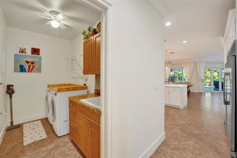 1733 NE 38th Street Oakland Park FL 33334