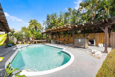 520 Sumter Avenue Davie FL 33325