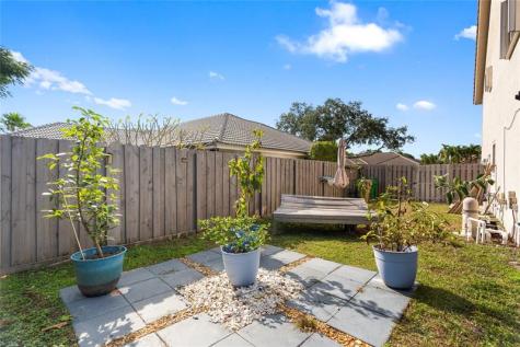 520 Sumter Avenue Davie FL 33325