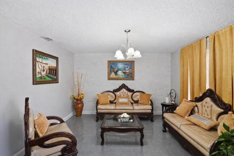 640 SW 68th Terrace Pembroke Pines FL 33023
