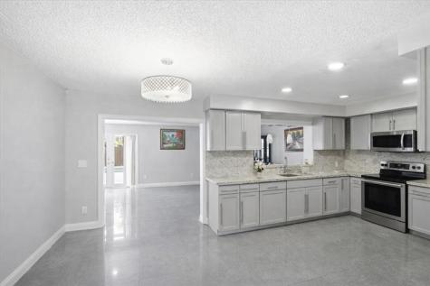640 SW 68th Terrace Pembroke Pines FL 33023