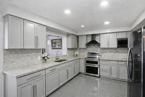 640 SW 68th Terrace Pembroke Pines FL 33023