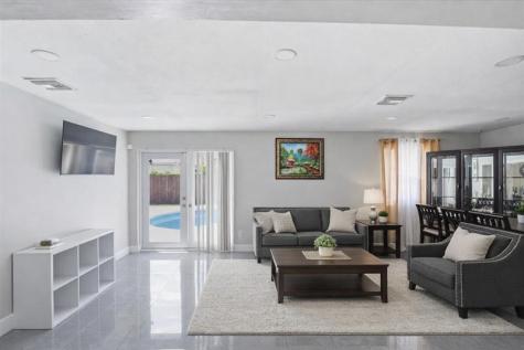640 SW 68th Terrace Pembroke Pines FL 33023