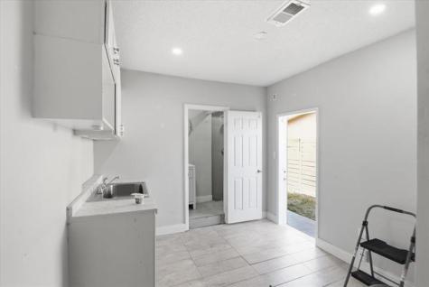 640 SW 68th Terrace Pembroke Pines FL 33023