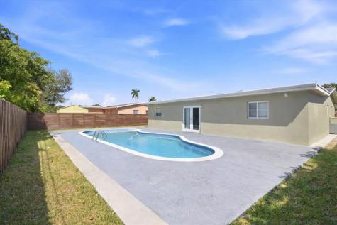 640 SW 68th Terrace Pembroke Pines FL 33023