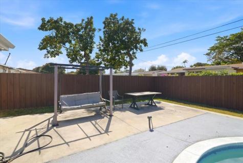 640 SW 68th Terrace Pembroke Pines FL 33023