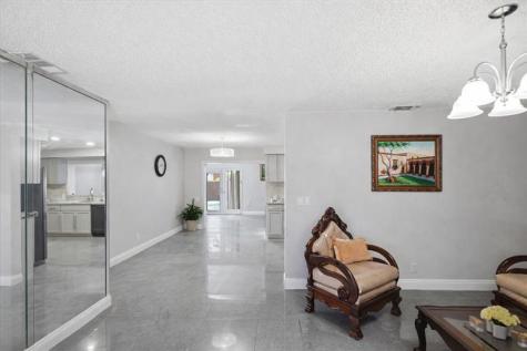 640 SW 68th Terrace Pembroke Pines FL 33023