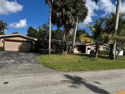 936 W Tropical Way Plantation FL 33317