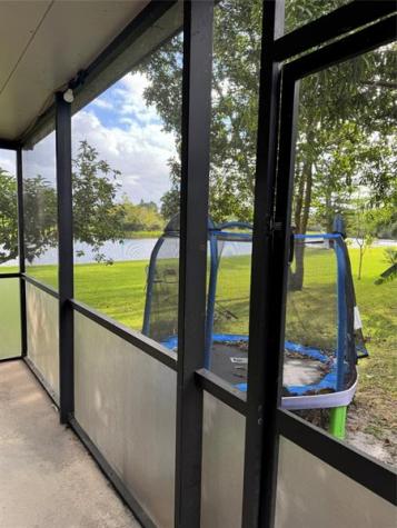 936 W Tropical Way Plantation FL 33317