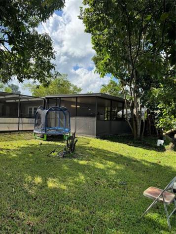 936 W Tropical Way Plantation FL 33317