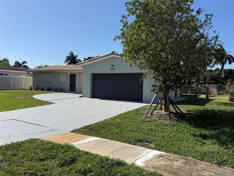 2070 NW 84th Terrace Pembroke Pines FL 33024