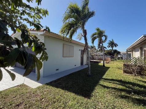 2070 NW 84th Terrace Pembroke Pines FL 33024