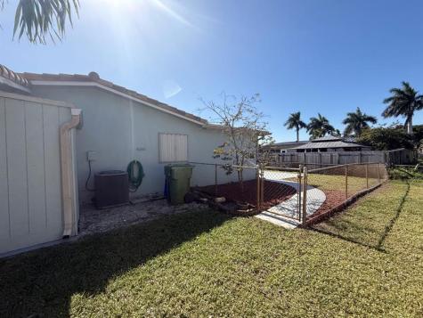 2070 NW 84th Terrace Pembroke Pines FL 33024
