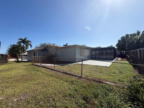 2070 NW 84th Terrace Pembroke Pines FL 33024