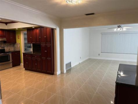 2070 NW 84th Terrace Pembroke Pines FL 33024