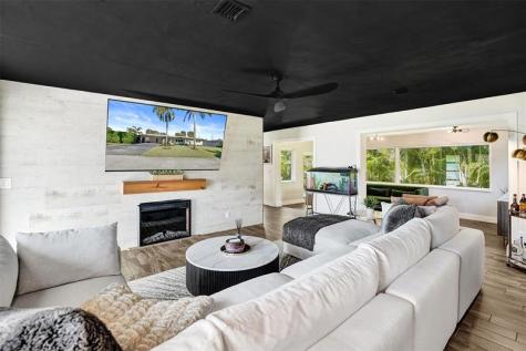 401 NE 49th Street Oakland Park FL 33334