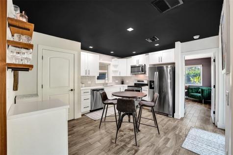 401 NE 49th Street Oakland Park FL 33334