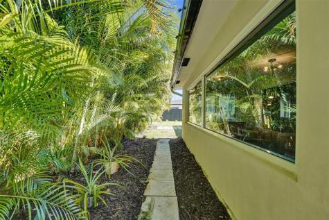 401 NE 49th Street Oakland Park FL 33334