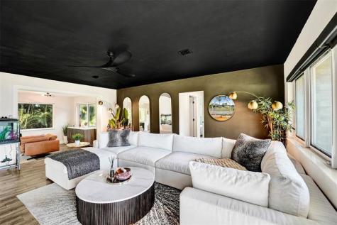 401 NE 49th Street Oakland Park FL 33334