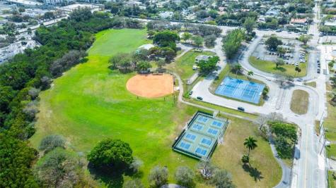 2515 NE 207th Street Miami FL 33180
