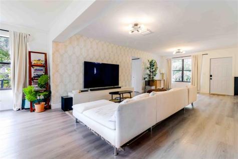 2515 NE 207th Street Miami FL 33180