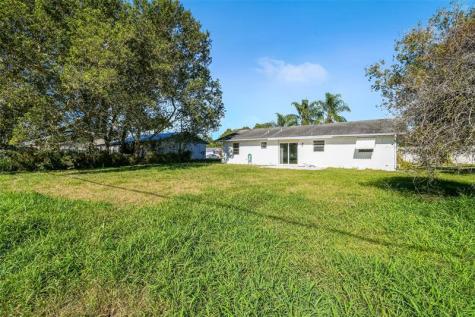 516 SW Buswell Avenue Port St Lucie FL 34983