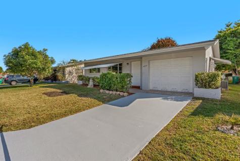 4924 NW 52nd Court Tamarac FL 33319