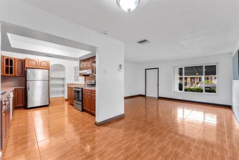4924 NW 52nd Court Tamarac FL 33319