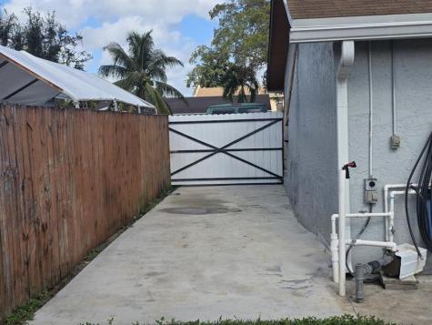9410 NW 14th Street Pembroke Pines FL 33024