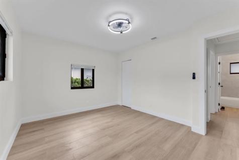1398 NE 37th Street Oakland Park FL 33334