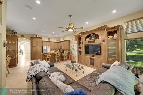 7756 Kingsley Palm Terrace Lake Worth FL 33467