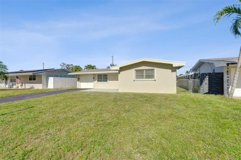 8211 NW 10th Street Pembroke Pines FL 33024