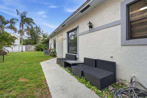 94 Magnolia Circle Boynton Beach FL 33436