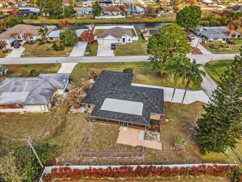 2002 SE Aneci Street Port St Lucie FL 34984