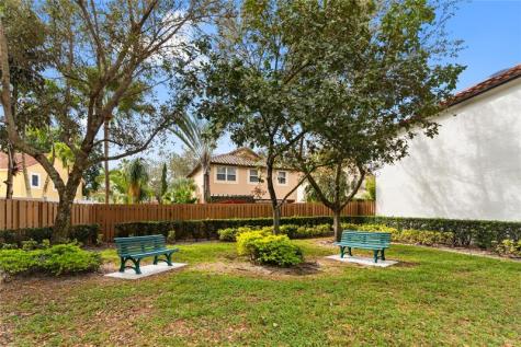 9815 NW 5th Place Plantation FL 33324