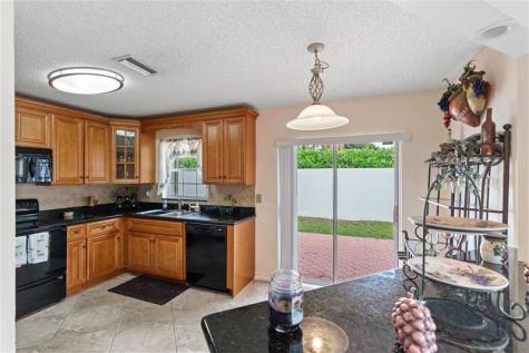 9815 NW 5th Place Plantation FL 33324