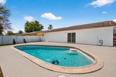 405 SW 78th Terrace North Lauderdale FL 33068