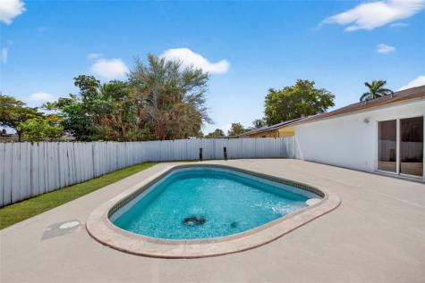 405 SW 78th Terrace North Lauderdale FL 33068