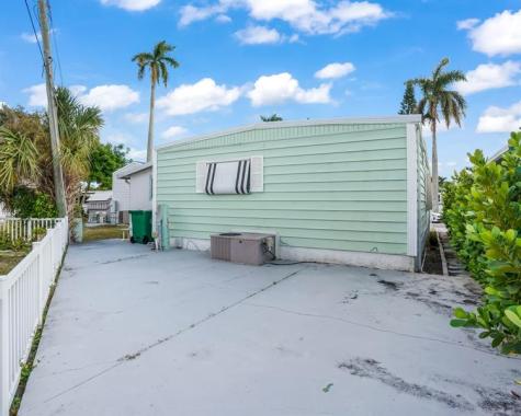 8517 SW 16th Place Davie FL 33324