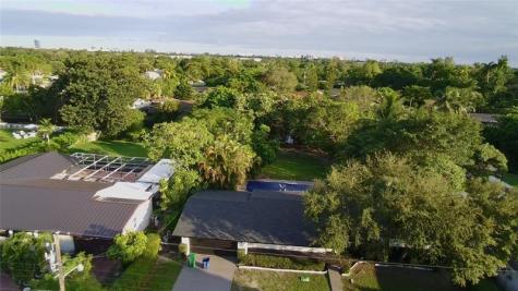 14715 N Spur Drive Miami FL 33161