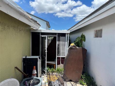 18476 NW 52nd Path Miami Gardens FL 33055
