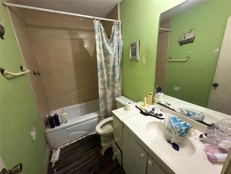 18476 NW 52nd Path Miami Gardens FL 33055