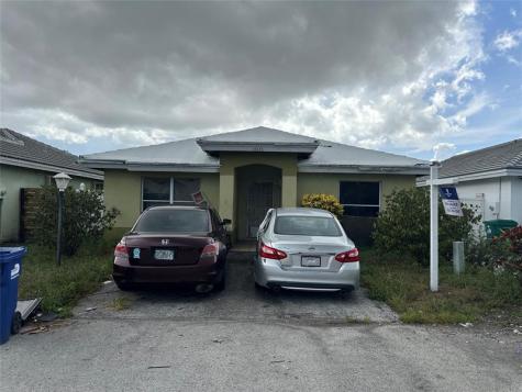 18476 NW 52nd Path Miami Gardens FL 33055