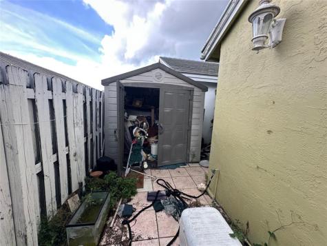 18476 NW 52nd Path Miami Gardens FL 33055
