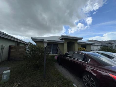 18476 NW 52nd Path Miami Gardens FL 33055